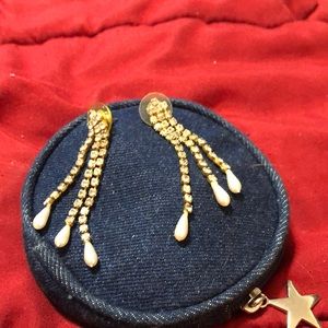 Dangle pierced earring no marking VNT